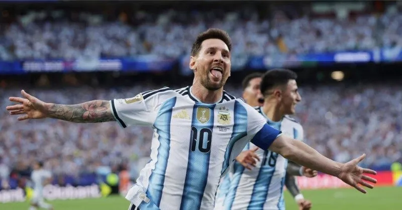 Messi chạm mốc 16 bàn tại World Cup
