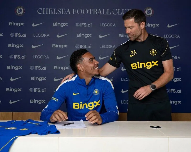 Alonso xây dựng đội hình quanh Morgan Rogers